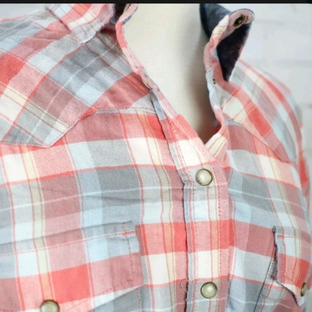 Bea-Jack's girlfriend flannel